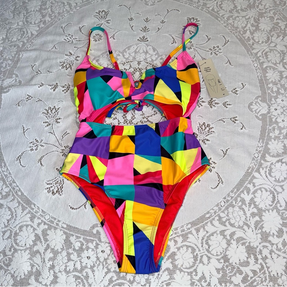 No Boundaries Vibrant Cheeky High Leg swimsuit  with Geometric‎ Pattern size XS